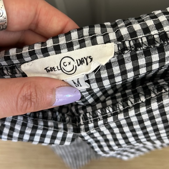 Off shoulder gingham romper - Picture 2 of 3